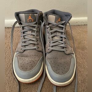 Jordan 1 Atomic Orange Size 8.5
